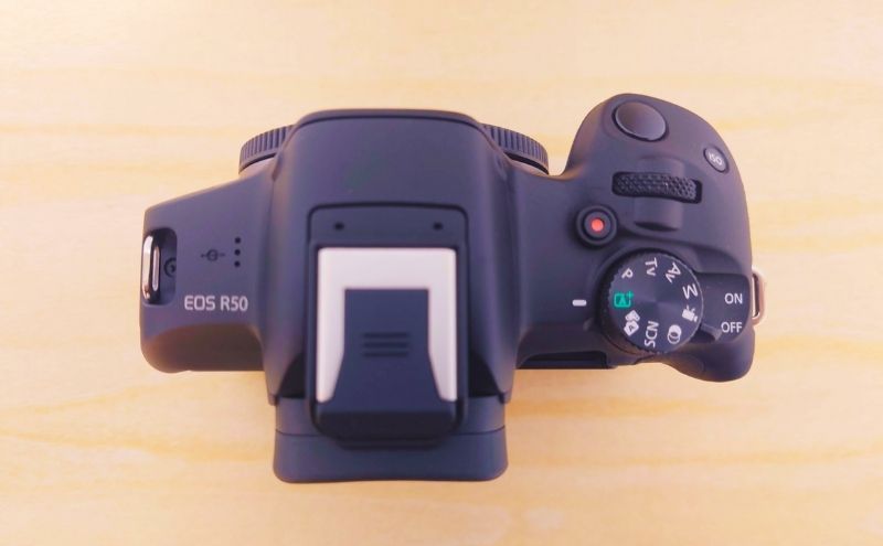 Canon EOS R50：カメラ本体（上から）