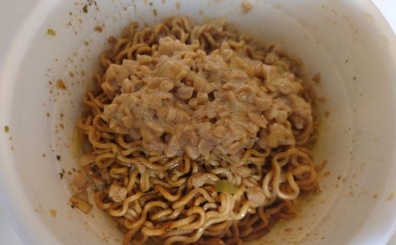 ベースパスタ ソース焼きそば＞納豆