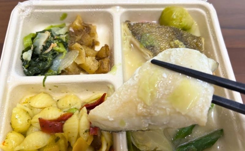 デリピックス>白身魚のオーブン焼き アンチョビバターソース:魚のアップ