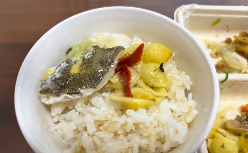デリピックス>白身魚のオーブン焼き アンチョビバターソース:ごはん