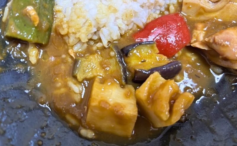 デリピックス>ハーブチキンカレーとチャツネのアクセント:野菜