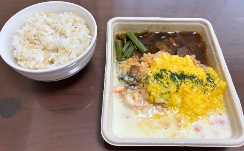 フレンチシェフのオムライス -2種のソースを添えて-