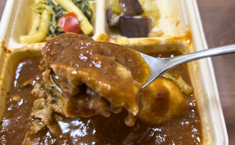 デリピックス>じっくり煮込んだビーフシチュー 赤ワイン仕立て:肉