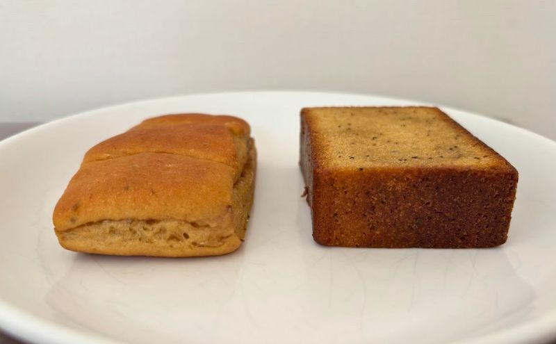 ベースブレッドシナモンとサイズを比較＞開封（横から）