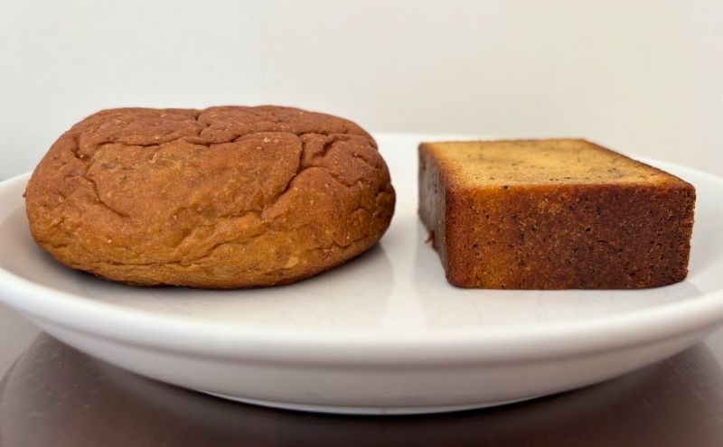 ベースブレッドプレーンとサイズを比較＞開封（横から）