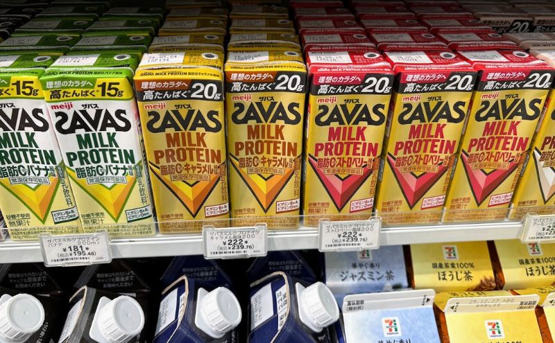 ベースブレッドにザバス等のプロテインドリンクを追加するのもおすすめ