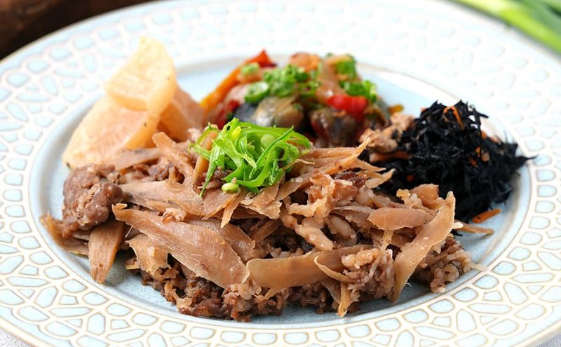 デリピックスの食事イメージ:味わいほっこり牛肉とごぼうの時雨煮