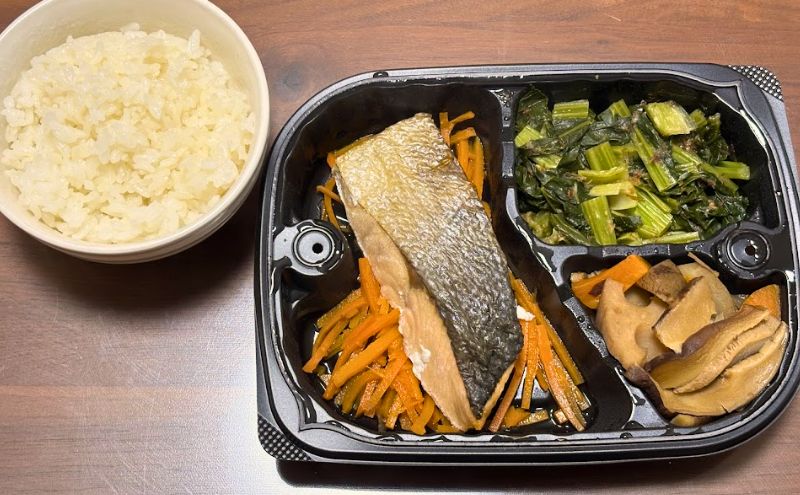 美食弁当1食目:北海道産 鮭の塩焼き>全体