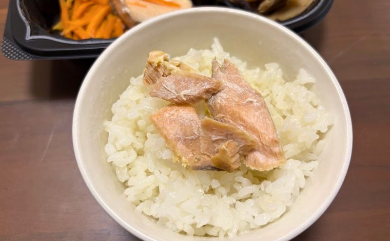 美食弁当1食目:北海道産 鮭の塩焼き>鮭ご飯