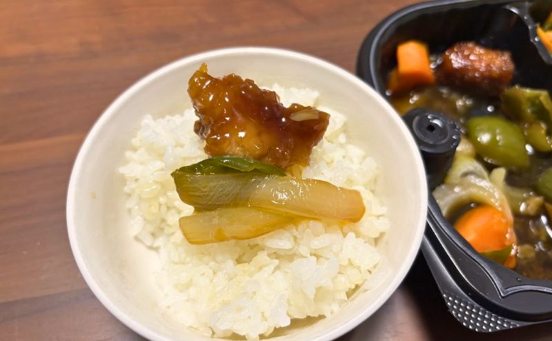 美食弁当5食目:石見ポークの酢豚>酢豚のせご飯