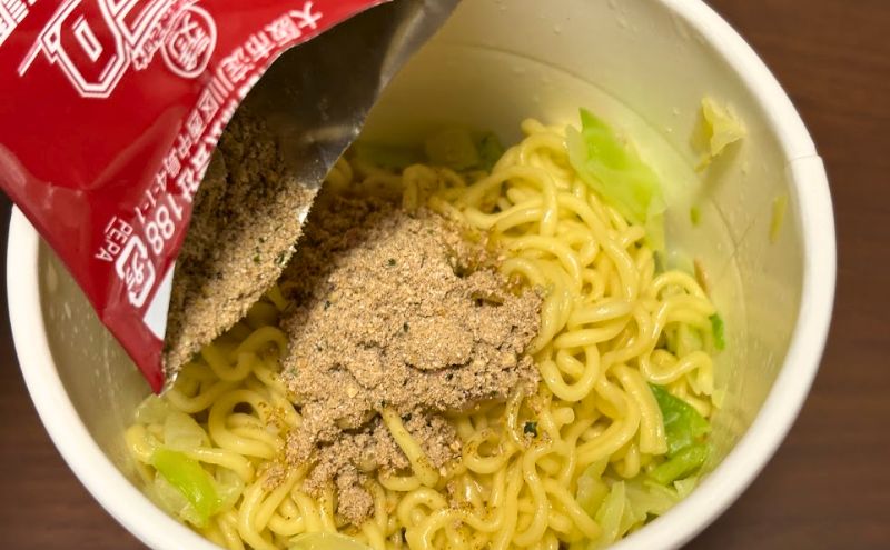 完全メシUFO ぶっ濃い屋台風焼きそばの粉末ソース