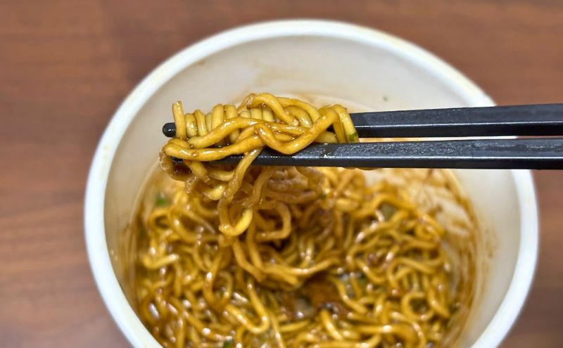 完全メシUFO ぶっ濃い屋台風焼きそばを実食