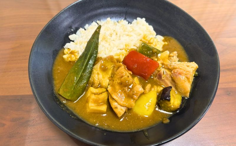 デリピックスの宅配弁当メニュー例(チキンカレー)