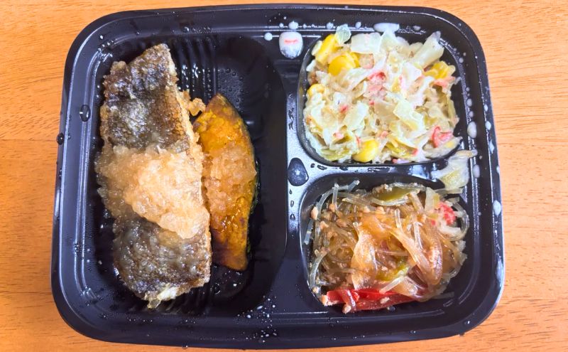 ワタミの宅食ダイレクトのカレイの唐揚げと副菜2品