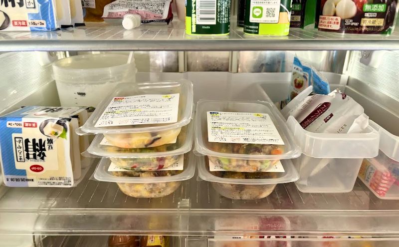 シェフの無添つくりおき:5品が冷蔵庫の棚一段に収まる