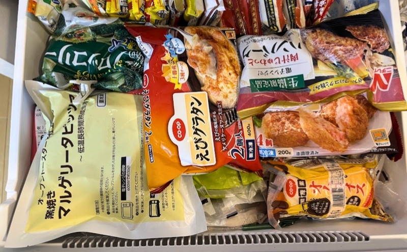 コープデリ洋食グルメセットを冷凍庫に入れた様子